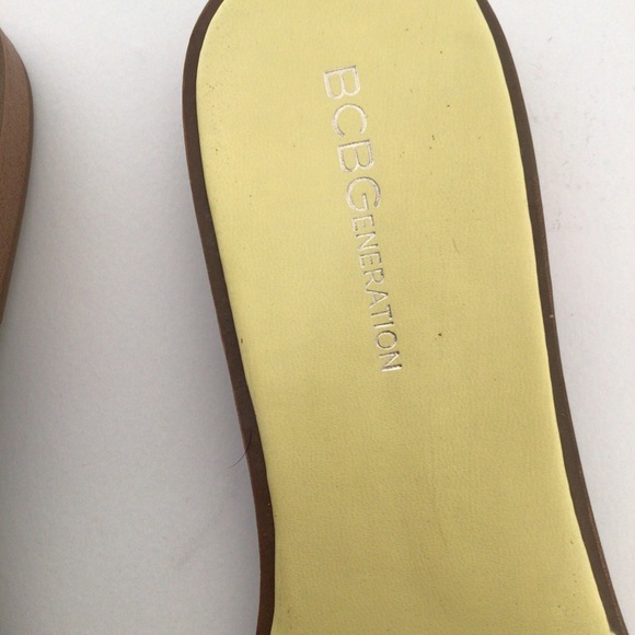 BCBGENERATION YELLOW SLIDE SANDALS  NWT SIZE 9 - Picture 8 of 13